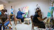 Efeler'de fırçalar sanat için buluşuyor: Hem öğreniyorlar hem sosyalleşiyorlar