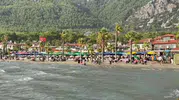 Takvim yaprakları sonbaharı gösterse de Akyaka’da deniz keyfi bitmedi