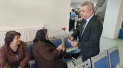 Hafsa Sultan Hastanesi’nde anlamlı gün: Hastalara karanfilli destek