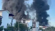 Kuşadası’nda pazar yerini alevler teslim aldı: Peş peşe patlamalar yaşandı