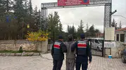 Afyonkarahisar'da huzur operasyonu: 42 firari kıskıvrak yakalandı
