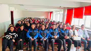 Afyonkarahisar’da gençlere rehberlik: Polis ekipleri okul sıralarına indi