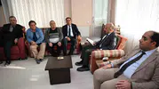 Vali Varol’dan anlamlı ziyaret: Görme engelli vatandaşlarla aynı satırlarda buluştu