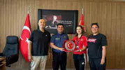 Madalya yolunda emniyet kalkanı: Milli bisikletçiden vefa ziyareti