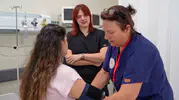 Acil serviste duygulandıran buluşma: Hemşire anne ve doktor kızı aynı nöbette