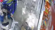 Manisa'da market önünde korkutan patlama: Silah sanıldı ama sirke şişesi çıktı