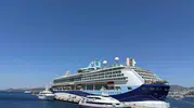 Ege'nin incisi Bodrum'a dev misafir: Binlerce turist limana demir attı