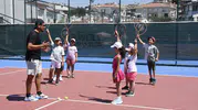 Kuşadası'nda yaz tatili hareketleniyor: Minikler için ücretsiz spor dönemi başladı