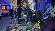 Uşak’ta dehşet anları: Kontrolden çıkan otomobil yayaların arasına daldı