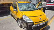 Menteşe’de korkutan kaza: Taksi park halindeki araçlara daldı