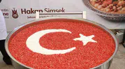 Şehzadeler’de Muharrem bereketi: Başkan Şimşek kazanların başına geçti
