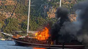 Göcek koylarında korku dolu anlar: Lüks tekneden geriye sadece enkaz kaldı