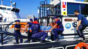 Fethiye açıklarında deniz üzerinde nefes kesen operasyon: İki yaralı kıyıya yetiştirildi