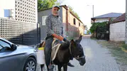 Ehliyeti yok ama 40 yıllık dostuyla trafiğe çıkıyor: Karakaçan onun için otomobilden daha değerli