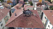Kütahya'da gökyüzü aydınlandı, apartman çatısında korku dolu anlar yaşandı