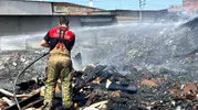 Buca’da sanayi bölgesinde bitmek bilmeyen çöp kabusu: Esnaf patlama tehlikesiyle yaşıyor