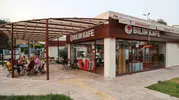 Efeler’de yaz akşamlarının yeni adresi: Bilim Kafe mesaiyi uzattı