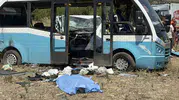 Manisa'da acı kaza: Kamyonet ile otobüs çarpıştı, bir kişi hayatını kaybetti