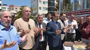 Salihli’de vefa sofrası: Şehitler için dualarla aşure dağıtıldı