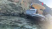 Marmaris açıklarında korkutan kaza: Kontrolden çıkan tekne kayalıklara vurdu