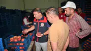 Çivril’de şeftali hasadından rafa uzanan yol haritası masaya yatırıldı