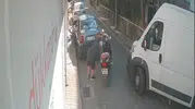 Bayraklı'da Noter Dönüşü Para Avı: Yerde Buldu, Cebe Attı, Polis Peşini Bırakmadı