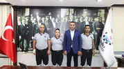 Çiğli Belediyesi’nde kahramanlık ödüllendirildi: Saldırganı etkisiz hale getiren ekibe onur belgesi