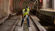 İzmir metrosunda sessiz nöbet: Gün ağarmadan hijyen operasyonu