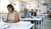 Didimli kadınlar hem meslek öğreniyor hem de belediyenin tekstil yükünü sırtlıyor