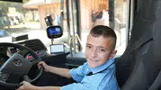 Minik Edip’in ESHOT hayali gerçek oldu: Direksiyona geçti, mutluluğu gözlerinden okundu