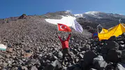 Demirci’nin Akıncı Ruhu Ağrı Dağı’nın 4 Bin 200 Metresinde Dalgalandı