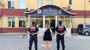 Jandarmanın Takibi Sonuç Verdi: 10 Yıl 2 Ay Hapis Cezasıyla Aranan Kadın Kuşadası’nda Kıskıvrak Yakalandı