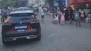 Kuşadası’nda Telefon Görüşmesi Sokak Ortasında Kurşun Yağmuruna Dönüştü: Bir Kişi Yaralı, 14 Yaşındaki Çocuk Da Saçmalardan Etkilendi
