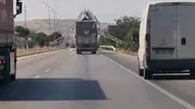 Sandıklı’da Sürücünün Unuttuğu Damper, 6 Metrelik Tabelayı Biçti