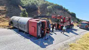Manisa yolunda korkutan kaza: Tanker devrildi, trafik kilitlendi