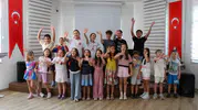 Efelerli minikler sahnede devleşiyor: Geleceğin tiyatrocuları yetişiyor