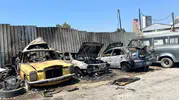 Bornova'da sabah dehşeti: Park halindeki araçlar alevlere teslim oldu