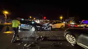 Ortaca'da trafik kilitlendi: Işıklı kavşakta üç araç birbirine girdi