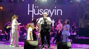 Selendi’de 104. Kurtuluş Coşkusu Sahneye Taştı: Başkan Daban, Hüseyin Kağıt’a Eşlik Etti