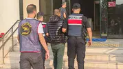İzmir'de JASAT operasyonu: 60 suç dosyası olan firari adalete teslim edildi