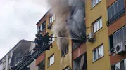Denizli'de apartman yangını: Yatalak hastanın da aralarında bulunduğu iki kişi hastanelik oldu
