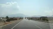 Denizli trafiğini birbirine kattı: Açık unutulan dorse EDS direğini devirdi