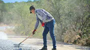 Manisa'da 10 mahallenin kaderi değişti: Yarım asırlık yol çilesi asfaltla bitti
