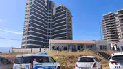 Emeğinin karşılığını alamayan işçiler çatıya çıktı: Denizli'de rezidans inşaatında kriz