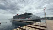 Ege'nin turizm merkezine dev ziyaret: Scarlet Lady Bodrum limanına demir attı