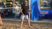 Bodrum’un plajlarında voleybol rüzgarı: 16 takım şampiyonluk için ter döküyor