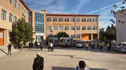Turgutlu'da okul önünde silah sesleri: Veliler ve polis karşı karşıya geldi