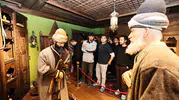 Manisa’ya yeni gelen üniversiteliler şehri adım adım keşfetti