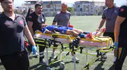 Sahada saniyelerle yarış: Genç futbolcuyu ölümden döndüren müdahale
