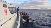 Aliağa açıklarında gece operasyonu: Denizdeki kaçak göçmenlere geçit yok